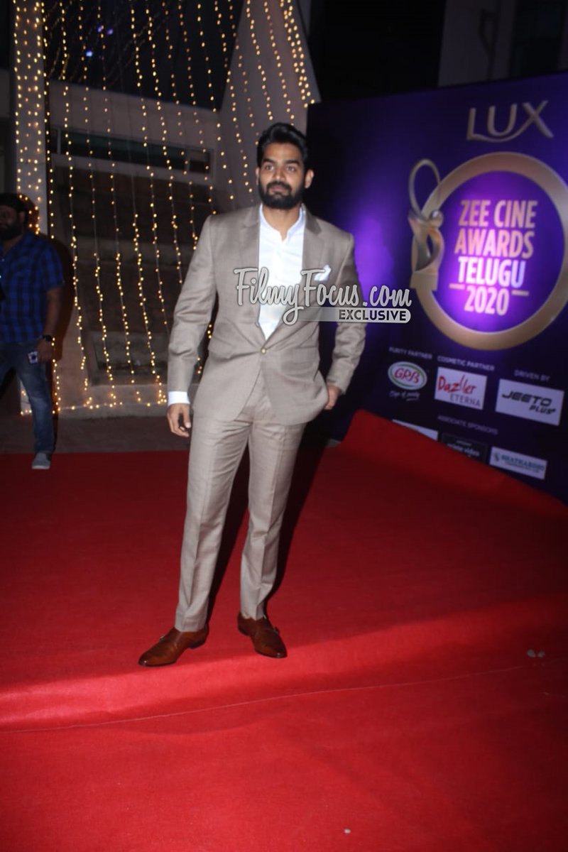 FilmyFocus's tweet photo. Hero #Kartikeya at #Zeecineawardstelugu2020.!
@ActorKartikeya #KartikeyaGummakonda #ActorKartikeya
#RX100Movie #Guna369 #90MLMovie #Filmyfocus #Hippi https://t.co/luXxXoUK98