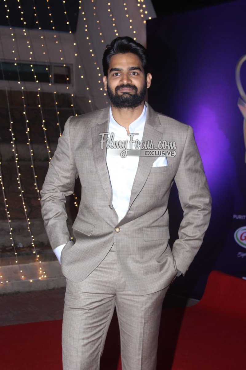 FilmyFocus's tweet photo. Hero #Kartikeya at #Zeecineawardstelugu2020.!
@ActorKartikeya #KartikeyaGummakonda #ActorKartikeya
#RX100Movie #Guna369 #90MLMovie #Filmyfocus #Hippi https://t.co/luXxXoUK98