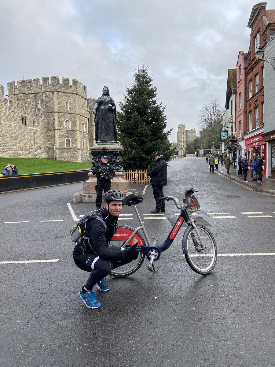Tomnewms's tweet photo. Buckingham Palace to Windsor Castle &amp; back on a @SantanderCycles. 62miles windy miles all to raise money for @KoalaHosp #cycling #borisbike #AustralianBushfireDisaster https://t.co/RiZKxqsYpP https://t.co/N1TnSubIj3