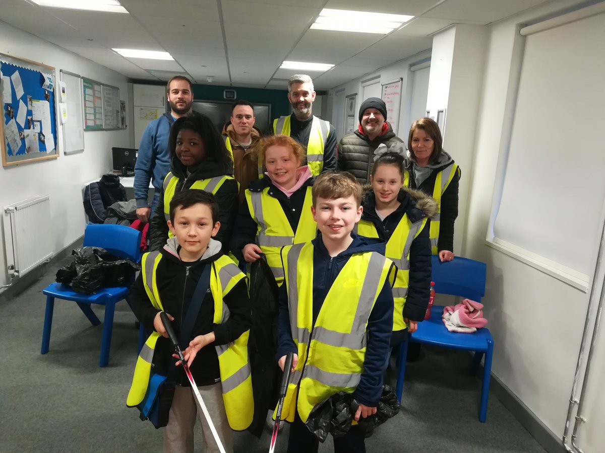 efc_bluemile's tweet photo. Thank you to @PinehurstP and @MerPolWaltonLn for our #SweeperZone today! #BlueMile #EFCMatchday #supportingourcommunity https://t.co/IKATJT0zMs