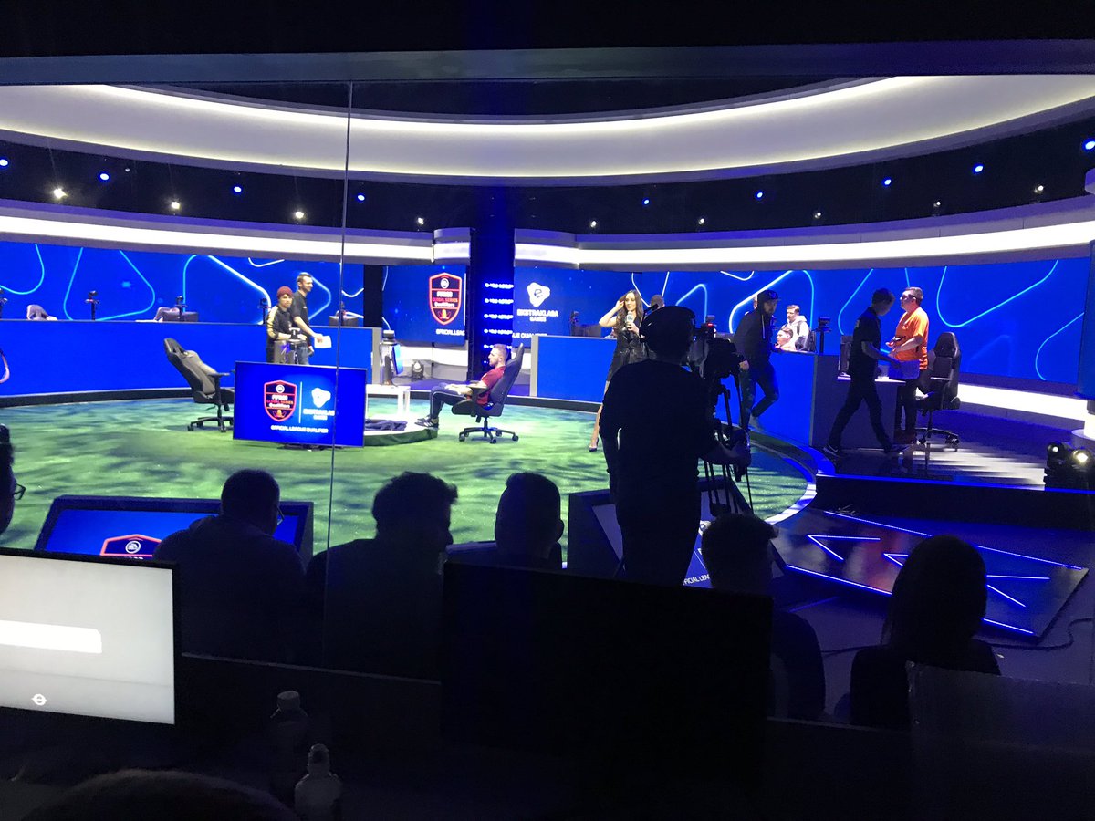 Jesteśmy w studiu Polsat Games. O 16 początek #ekstraklasagames