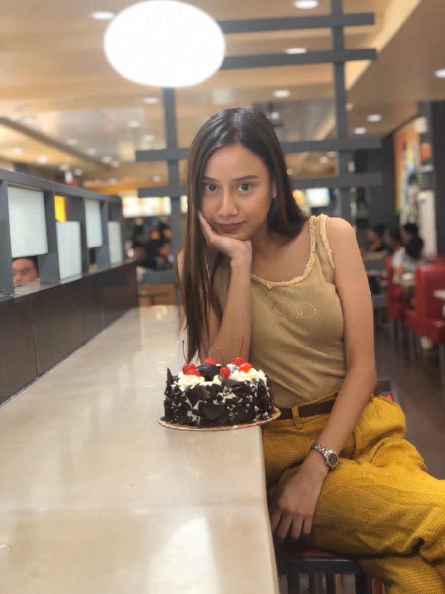 magnooolia's tweet photo. Before this day ends, I want to thank everyone who made my birthday special 💕
I appreciate all of yooou. 
I'm 22 naaa 😭 https://t.co/cynozA6qc2