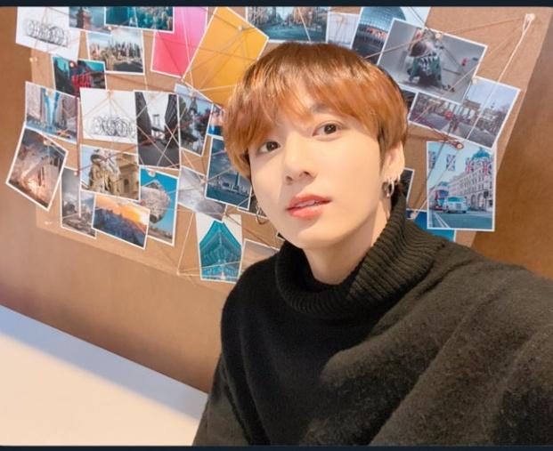 Maria34026783's tweet image. So #CONNECT_BTS 
I can see 
New York 🇺🇸 Yellow Taxi 
London 🇬🇧 Union Jack 
Buenos Aires 🇦🇷 Obelisk Tower 
Berlin 🇩🇪 Brandenburg Gate
And Seoul 🇰🇷 N Seoul Tower!! 
@BTS_twt