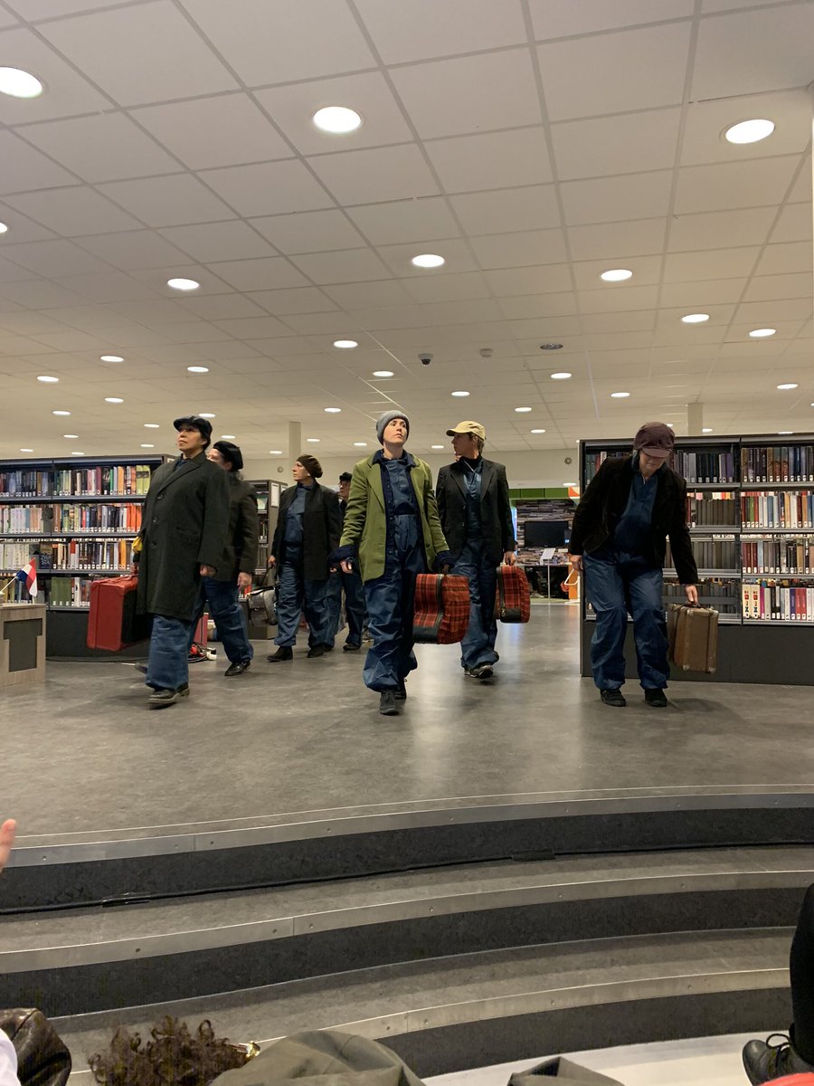 Opening tentoonstelling 50 jaar Marokkanen in NL en in Nijmegen. Het begon met uitbeelden hoe ze naar NL aangekomen. Ontroerend!