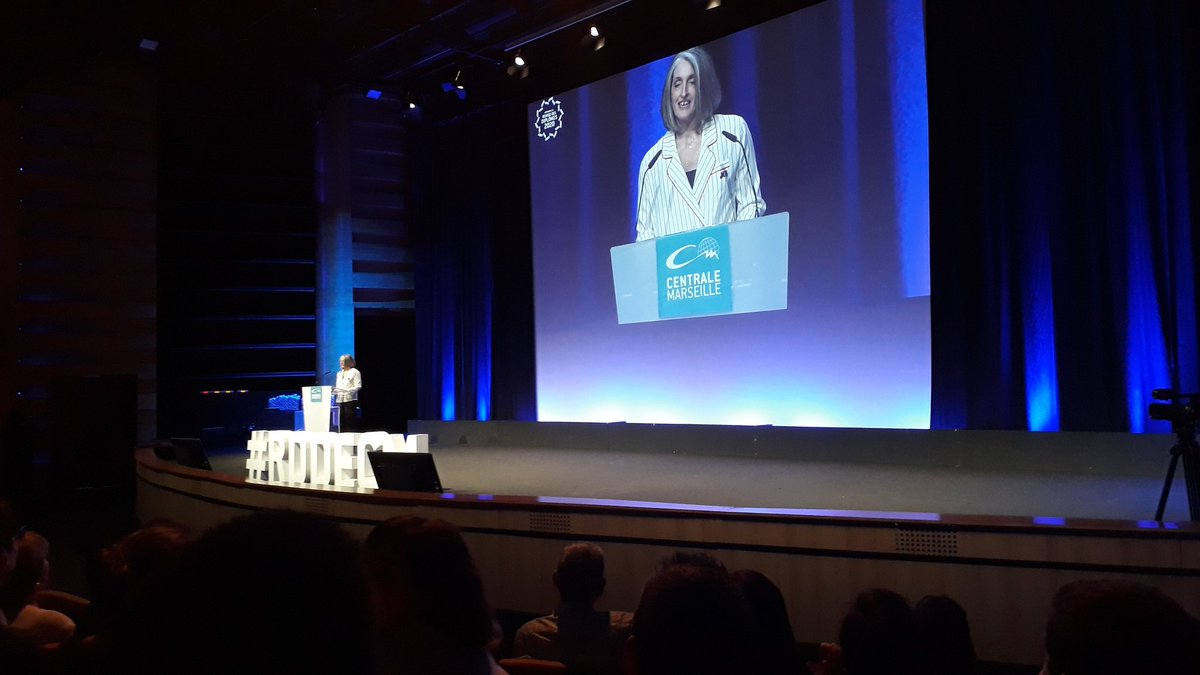 Le début de la #RDDECM avec la nouvelle directrice <a href="/cdeumie/">Carole Deumié</a> !