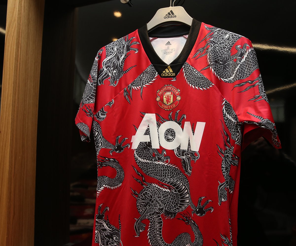 A special Chinese New Year Man Utd kit 🐉 #PL LIVE: bbc.in/2QLrz1H