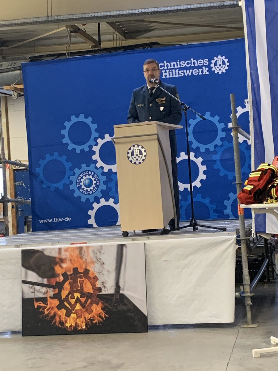 Das <a href="/THWMainz/">THW Mainz</a> hat viele im Ehrenamt. Demokratie, Toleranz, Gleichberechtigung sind unantastbare Werte. Wenn jemand da nicht mitgeht, dann darf er konsequent gehen. 
 „Wir möchten damit ein Zeichen für Demokratie setzen, es ist unsere Verantwortung.“ Much love for this 💙