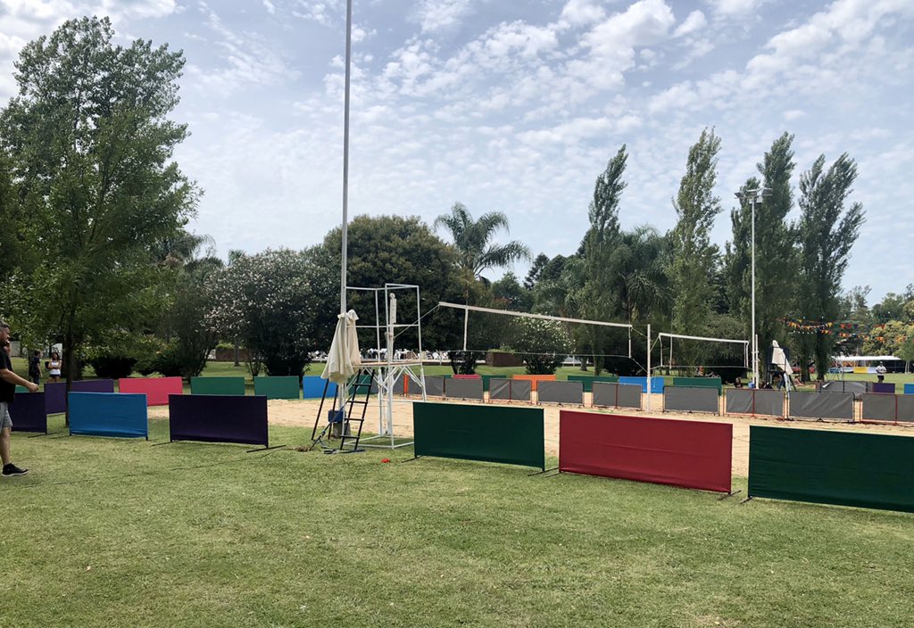 A las 13 comenzamos con el Beach Volley!
23 duplas masculinas y 17 femeninas!

#Culturas 
#VamosaCulturas

<a href="/TiliAstesana/">Gerardo Astesana</a>