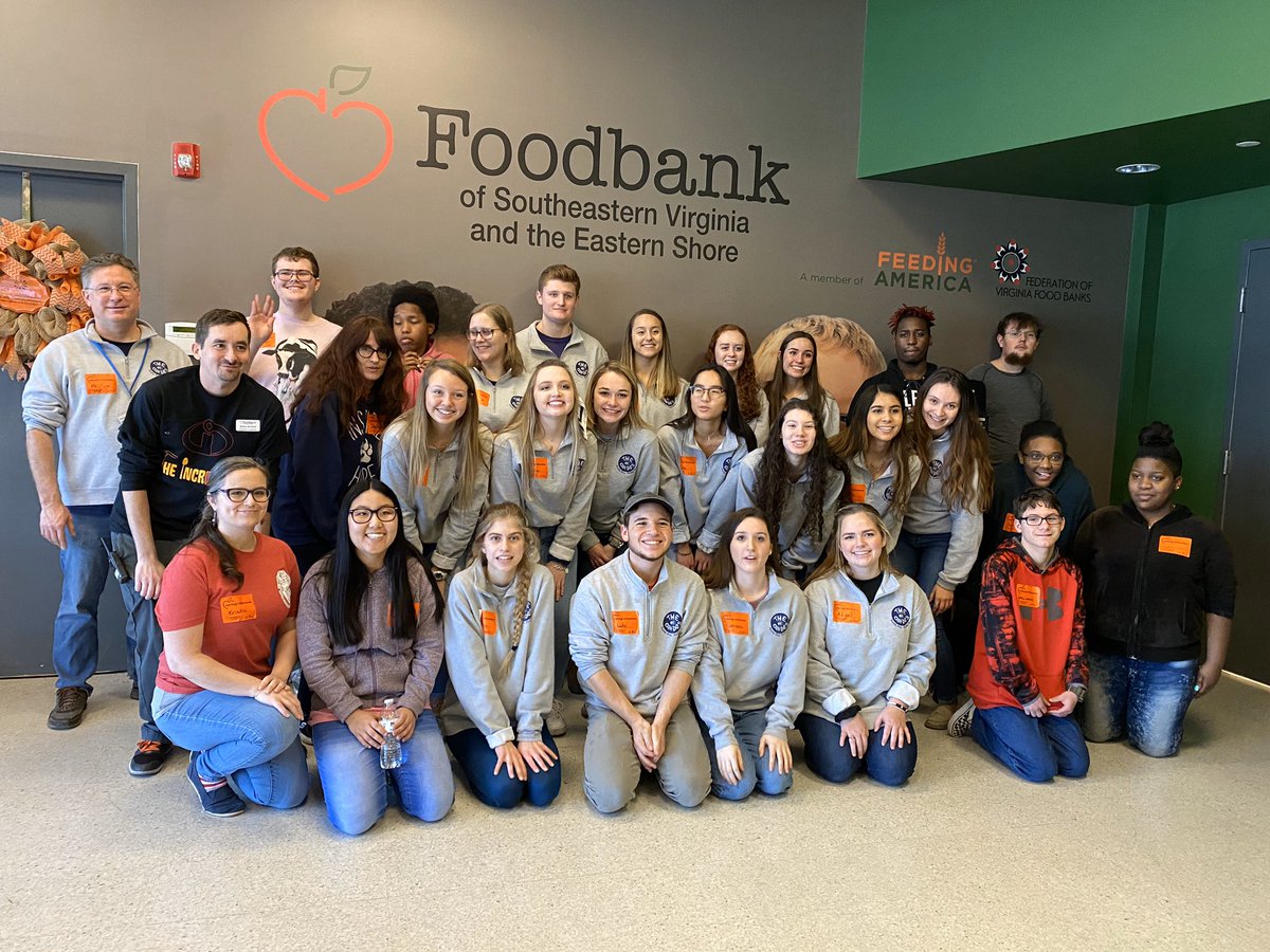 gfhslead4change's tweet photo. The @lead4changeorg Can-Do’s and the special education classes who partnered with us visited @FoodbankSEVA yesterday! We had such a great time serving 250 families and remembering our why!!!! ❤️🥫❤️ #lead4change #gfhslead4change #foodbankseva #candos #grassfieldhs #cpschoolsva https://t.co/9eDyt30xTC