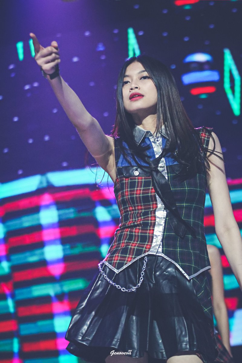 duwiDS_'s tweet photo. Maria Genoveva Natalia Desy Purnamasari Gunawan @M_DesyJKT48 

@ #IndonesianSoccerAwards 2020
Studio 6 Emtek City, Jakarta
10-01-2020 #KLBISA2020 https://t.co/6HqAsadgQ9