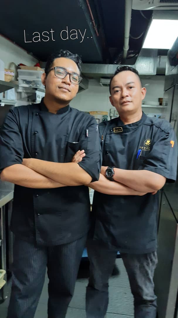 saifullism's tweet photo. Last day #newplacenewyear https://t.co/i90hXruIhW