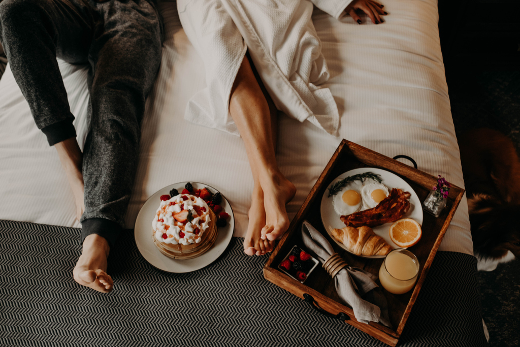 BarfieldHotel's tweet photo. Namaste... in bed🧘‍♂️🥓🍳⁠
⁠
⁠
⁠
#NamasteWithUsInApril #OpeningSpring2020 #BreakfastInBed #TheBarfield #ExactlyLikeNothingElse https://t.co/vW3G3iFK26