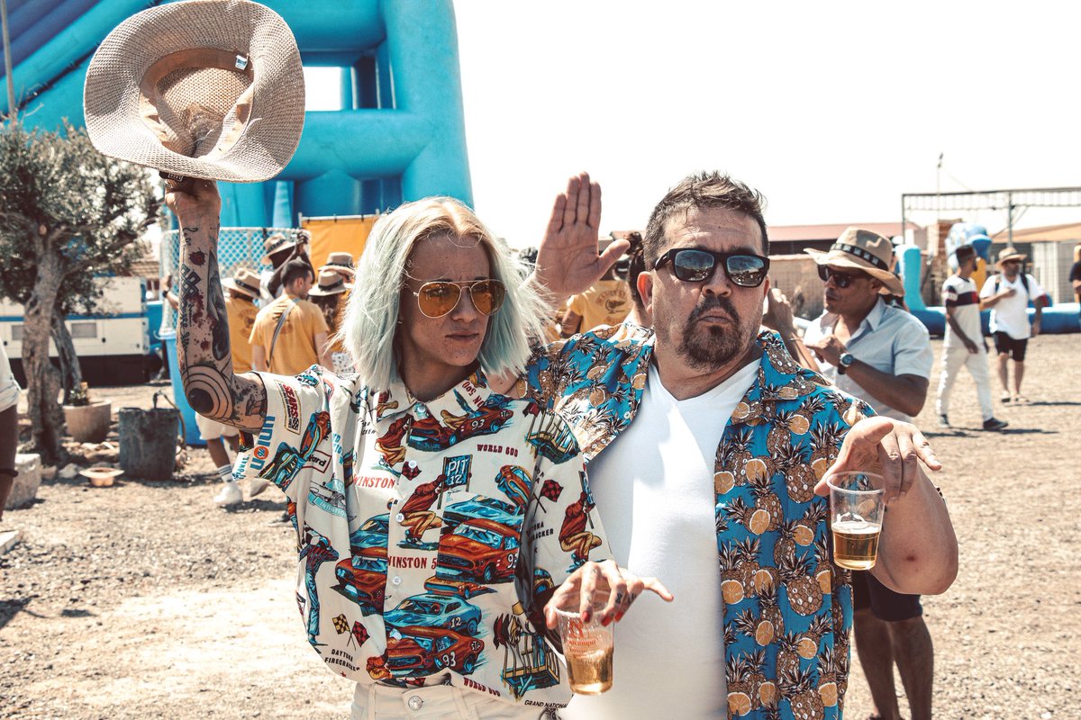 ¿Seguimos haciendo magia líquida?Si el tiempo y los años han pasado tan rápido es por esta frase “Encuentra un trabajo que te guste y no tendrás que trabajar nunca más”. Pues que así sea...”sigamos aprendiendo las normas como unos profesionales y rompámoslas como unos artistas”