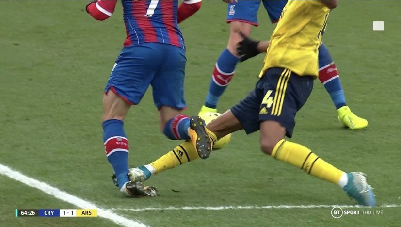 WingingItCPFC's tweet photo. Arsenal players continued to argue that this wasn’t a red after seeing it played back on the screen. Stupid wankers https://t.co/yv1PQ2JO1W