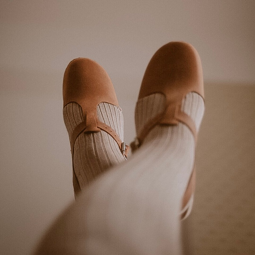 lottasclogs's tweet photo. Clogs with tights look so cosy and cute! Clogs: Highwood T-Bar Brown Oiled Nubuck, photo by the lovely @anisabejleri #lottafromstockholm #lovemylottas #clogs #cloglife #clogsandsocks https://t.co/GFHH1m0B8d