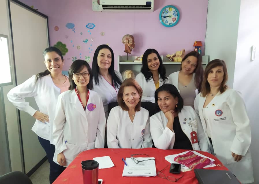ORLJmdelosRios's tweet photo. ¡Bienvenida a nuestra residente! todo nuestro equipo ya organizado para dar lo mejor este 2020 #ORLJM  @svorl https://t.co/mxNeVrs7E5