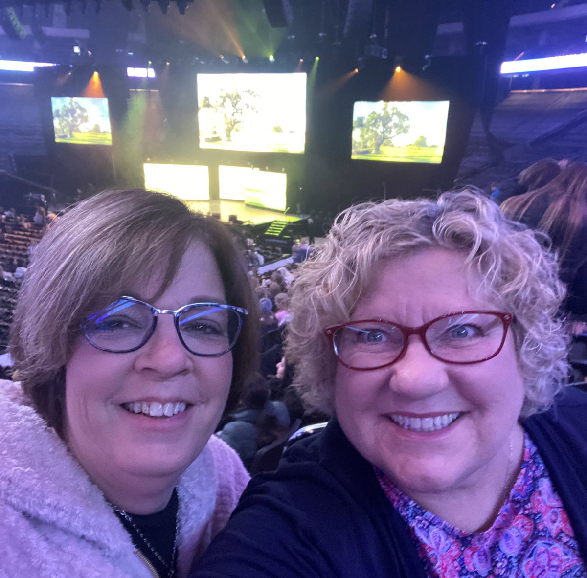 KathyGullickson's tweet photo. #Oprahs2020VisionTour at the Xcel today. Ready for a day full of inspiring leaders! @DeidreHoffman24 https://t.co/neDGhbBRhk