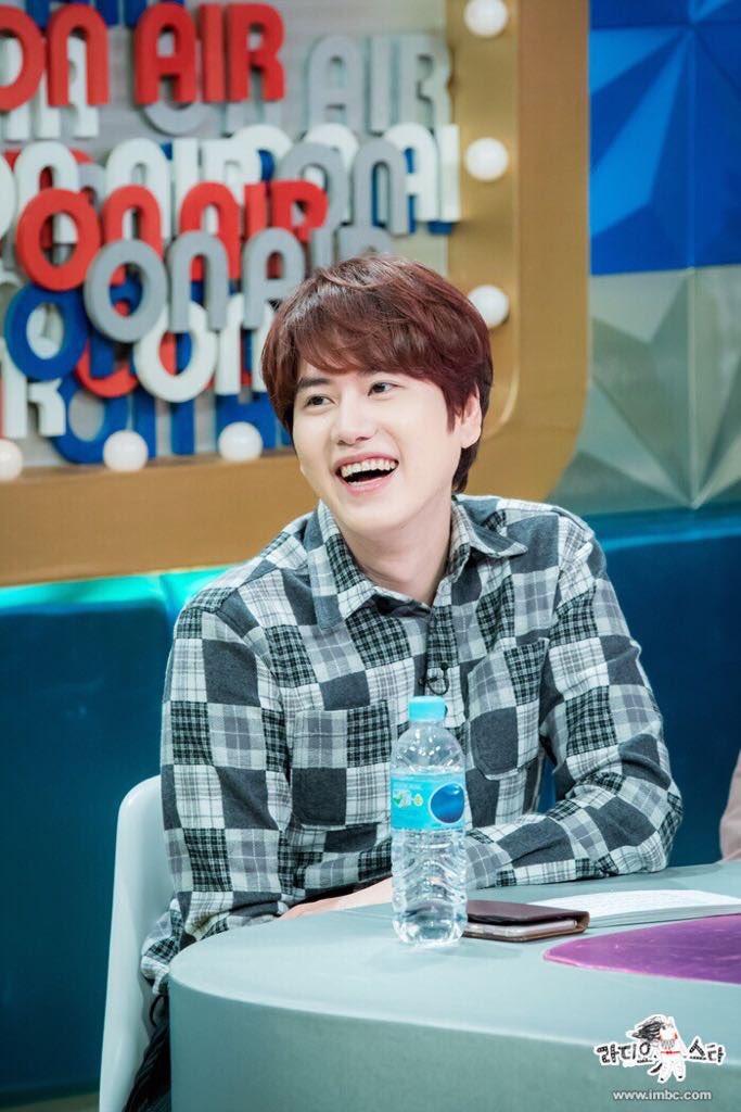 heechul was the mc of radio star & gave his spot to kyuhyun when he enlisted. after enlistment, he declared that he wasn't returning to radio star as kyuhyun is a younger brother on the same variety-idol path like him. he doesn't see him as a competitor but was supportive.