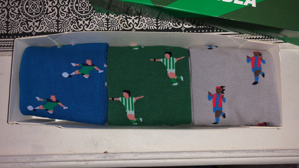 jesrob88's tweet photo. Regalo estrella de Reyes que ha gustado mucho incluso a @alfonsito0007 . ¿Que le parecerá a @IkerCasillas ?? De la mano de @gambeashop, vendedor Top! https://t.co/62MzYGaIBS