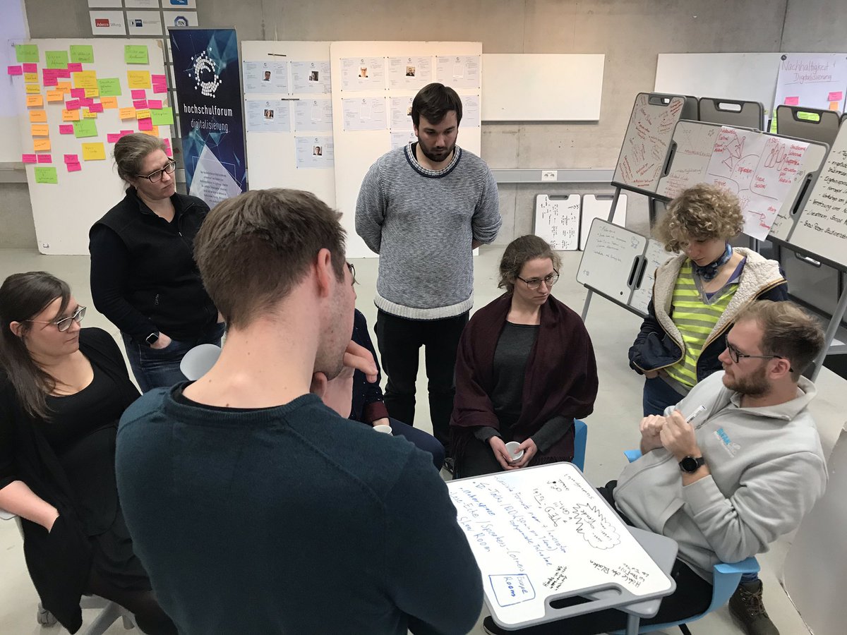 Großartiger Auftakt des 2. #DigitalChangemaker-Treffens. Die Creative Hall ist schon voll gepackt mit unseren Ideen. Nach einer Kleingruppen-Session &amp; Diskussionsrunde zu Studierendenbeteiligung im HFDfestival geht es gleich in die Projektgruppen. 
#DigitalTurn