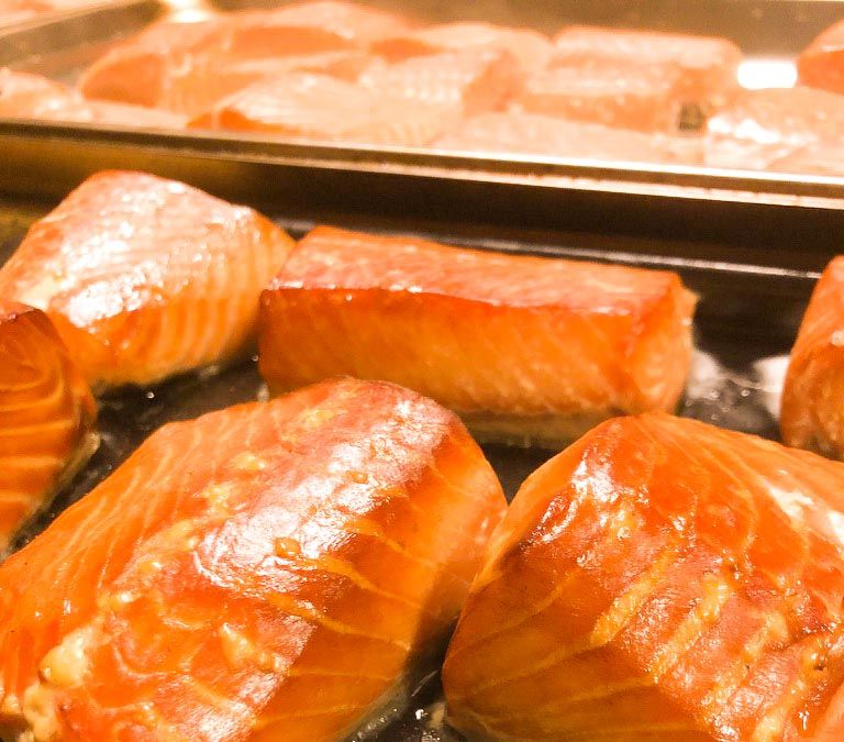 Look at that shine!! Once we brine salmon prior to smoking, we remove any access brine and leave refrigerated for an hour. This develops the 'Pellicle' which create a sticky surface for the oak smoke to adhere to.

#hotsmokedsalmon #lancashire #pellicle #smokehouse