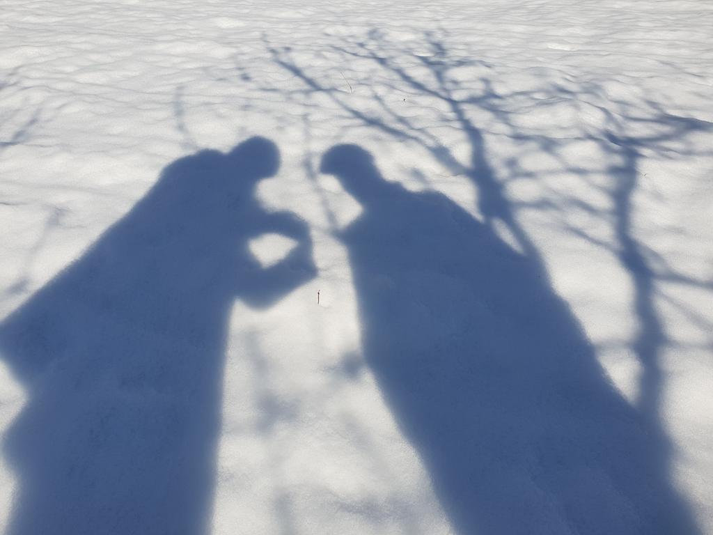 AkikiJoyce's tweet photo. Me and my dad ❤
#Shadows #Snow #Winter #MyRaachine #Myhometown #Mychildhood #Myrealworld #Myeverything #Dad #Daughter #Love https://t.co/fLgMjy43Hl