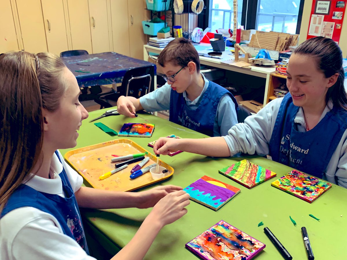 stedward307ART's tweet photo. Jr. High students explore combining sharpie and alcohol to make beautiful coasters. @StEdwardChi #processart #tabstudio #jrhiart https://t.co/U0V2AlG4Jp