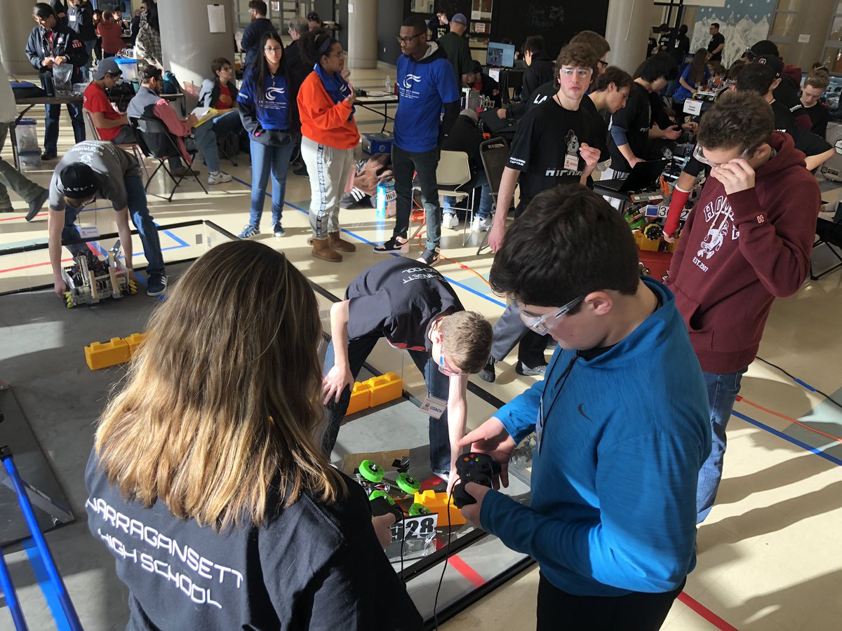 ftc14928real's tweet photo. Practicing before the matches! @FTCTeams #gansettrobotics https://t.co/mCZGGB7qzG