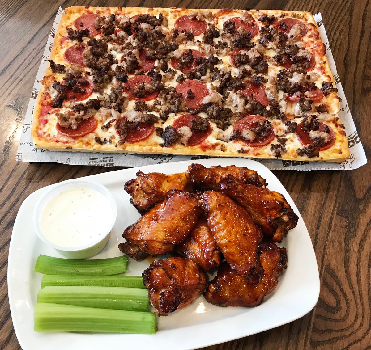 🏈 #RavensFlock GAME DAY GIVEAWAY 🏈

WE ARE GIVING AWAY (1)
$100 #LEDOPIZZA GIFT CARDS!
RETWEET &amp; FOLLOW to be entered to win!
(One winner picked at 10pm on 1/11/20)

Ledo Pizza is the Proud Partner of the Baltimore <a href="/Ravens/">Baltimore Ravens</a>! 

🤑DEAL: ledopizza.com/food/football-…