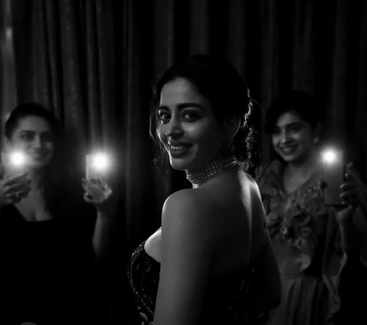 NehhaPendse29's tweet photo. I'll be there for you....  can u guess the other missing two? https://t.co/PxA5cHH6rz