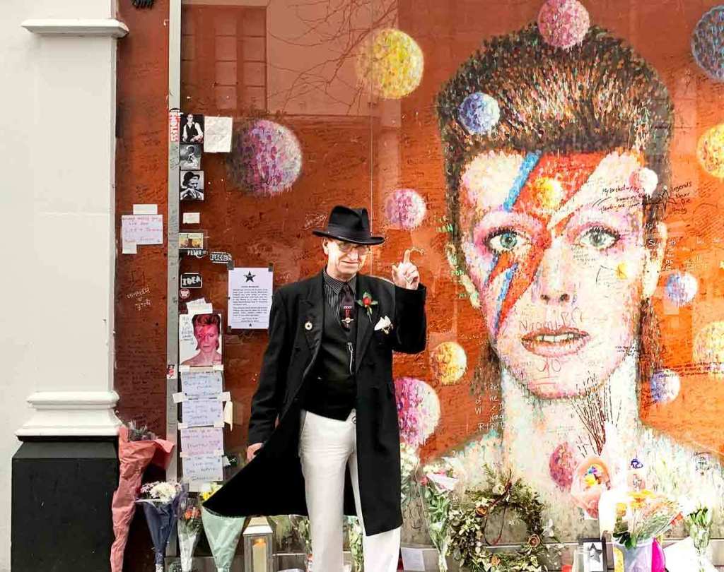 BrixtonBlog's tweet photo. #Brixton #Bowie fan back for anniversary https://t.co/A5UY2c3btH https://t.co/TDeTFGUWrF