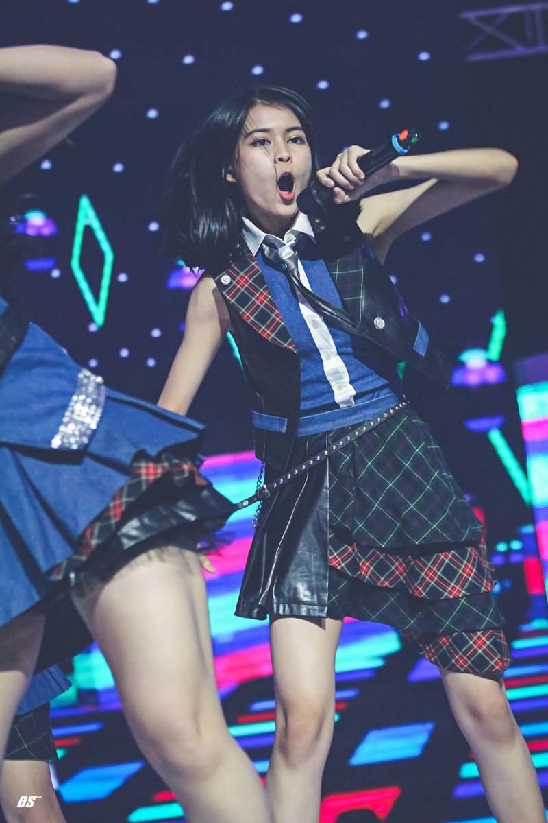 duwiDS_'s tweet photo. Viona Fadrin @F_ViviJKT48 

@ #IndonesianSoccerAwards 2020
Studio 6 Emtek City, Jakarta
10-01-2020 #KLBISA2020 https://t.co/jh2yIqsKXx