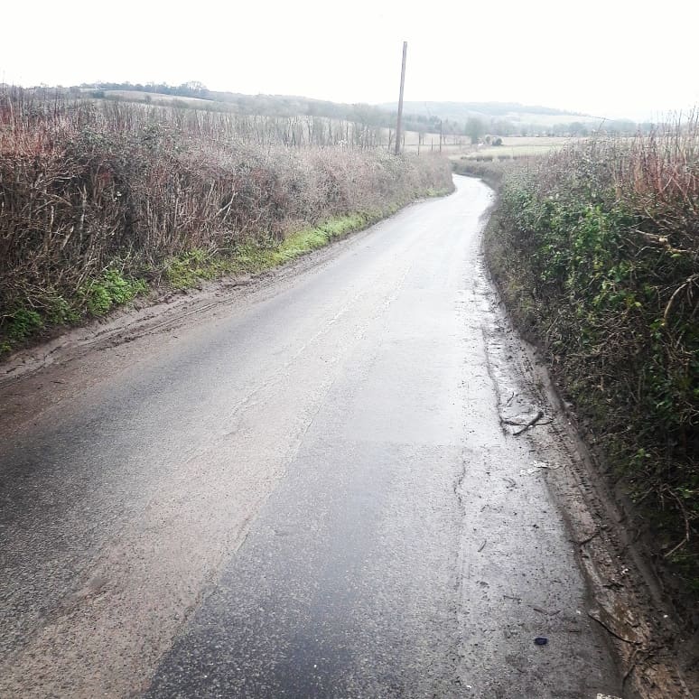 cycle_2_recycle's tweet photo. After a long break, it was good to get back out today for a #cycle2recycle along one of my favourite lanes (Pilgrims Way, Surrey/Kent).

1. Ride your bike
2. Pick up some litter
3. Post a photo of bike with litter and #cycle2recycle
4. Recycle the litter
#bikeporn meets #litter https://t.co/8VrfpqiGDT