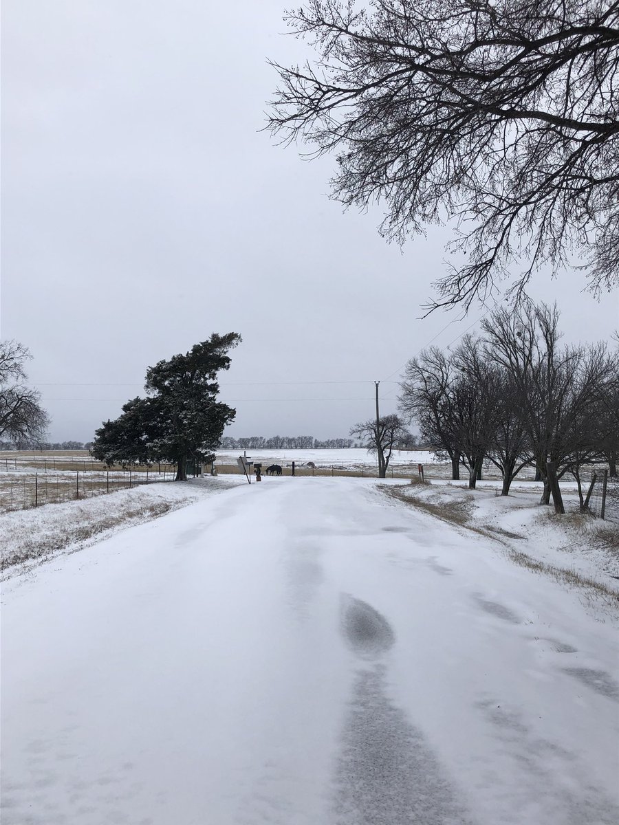 D0uglasK's tweet photo. More snow in Krum. @wfaa #iamup https://t.co/SnI1e7raKS