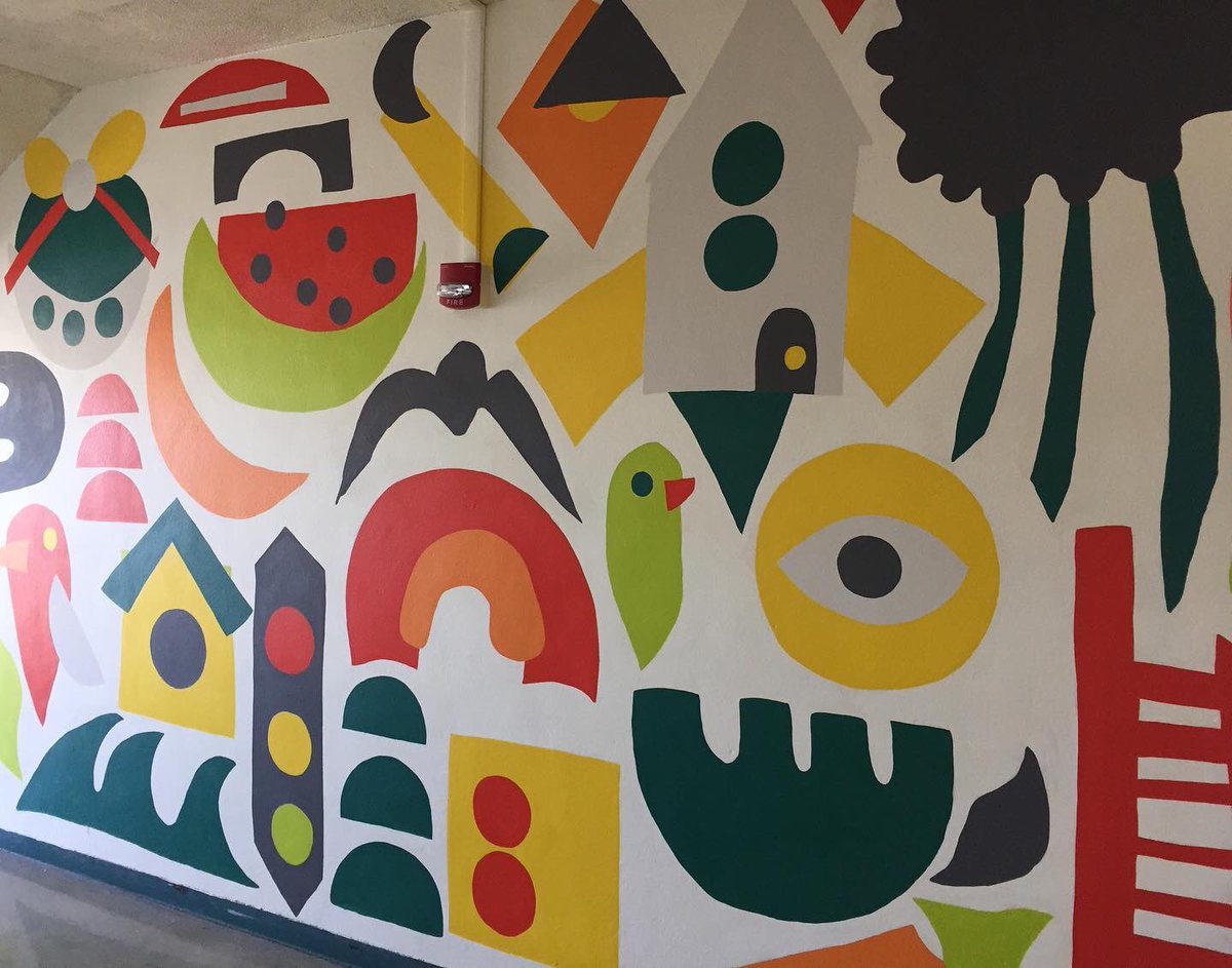 ArtReachSD's tweet photo. What makes your heart happy?Students at Carson Elementary were asked this, given paper shapes &amp; scissors. What they made was added into the design of this fun &amp; playful mural. #artreachsd #artreachmuralprogram #schoolmural #collaborativemural #sandiegononprofit #keepartinschools https://t.co/PWyEexi0Bv