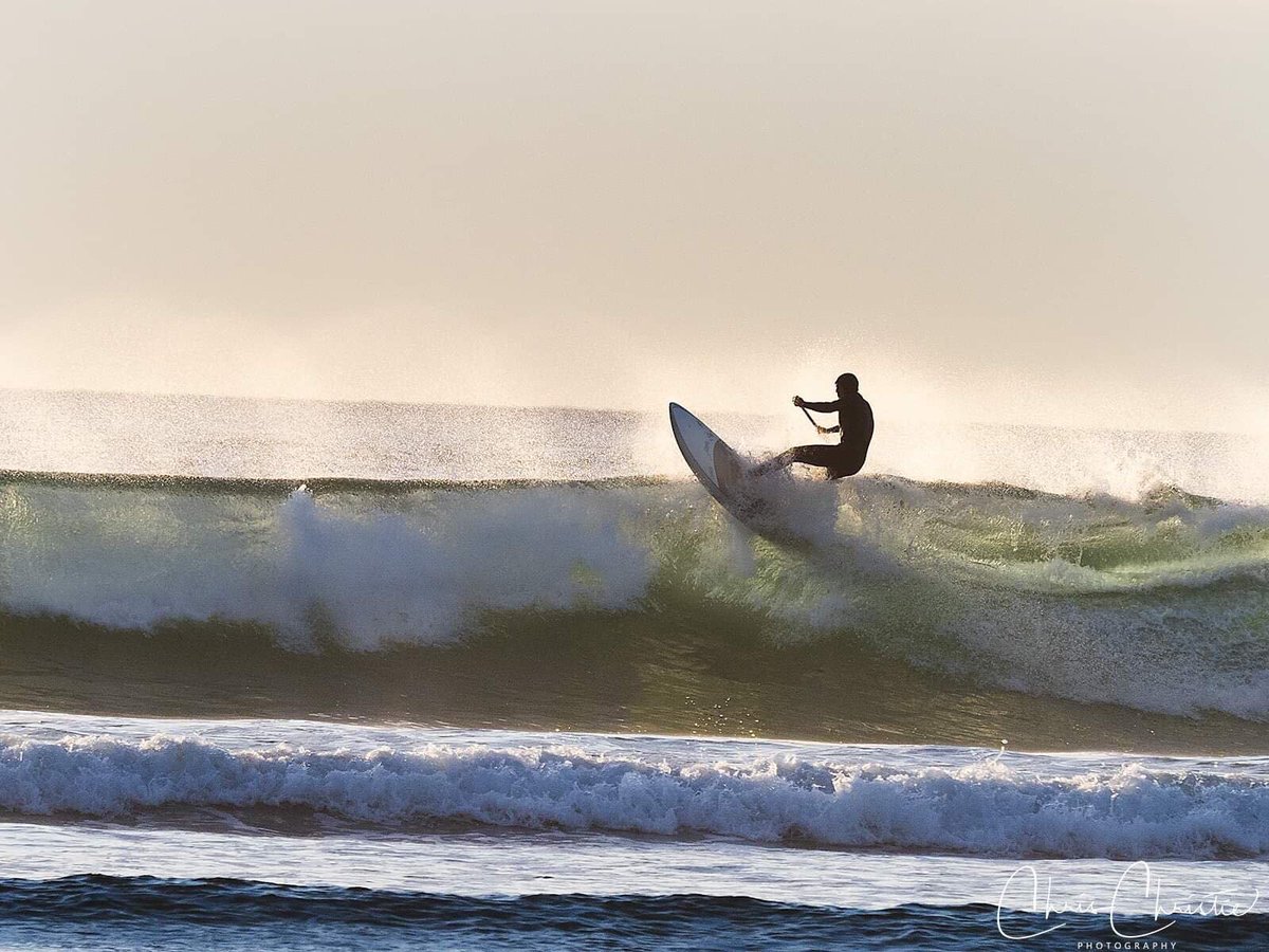 This is winter fun, west coast style!
🌊🏄🌊

.
.
.
#oceanwestliving #surfsup #surf #stormseason #westcoast #explorebc #ukeebc #westcoastwinter #ucluelet 
📷 <a href="/christieimages/">Oliver Christie</a>
