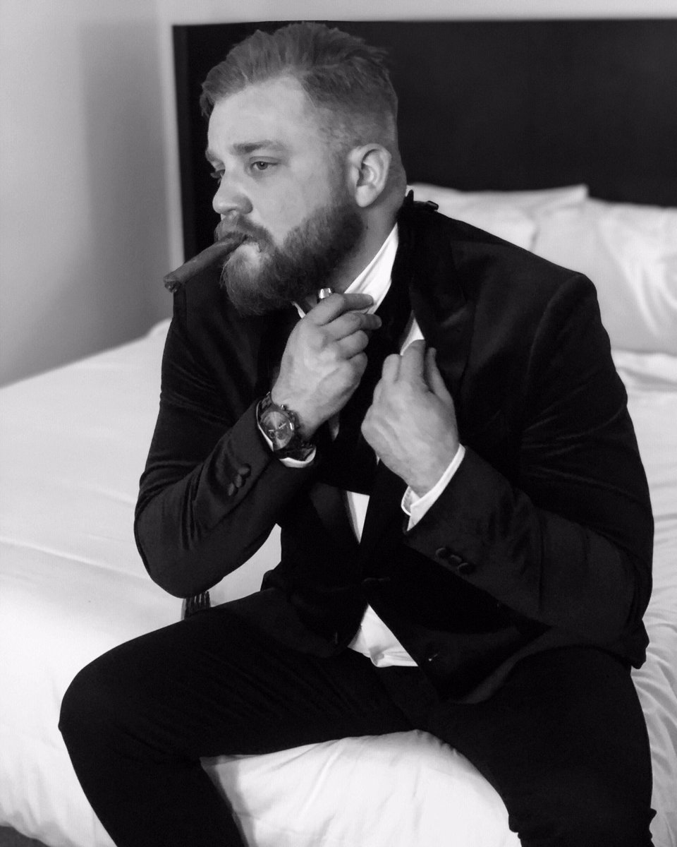 Alpha FinDom returning to #NYC with a stop in #Amsterdam tomorrow morning, 1/12. 

British pigs, last call for rinsing. American cashfags, get your finances in order. They belong to me.
