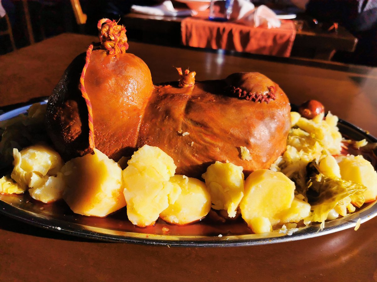 festadobotelo's tweet image. Presentando el #botelo en el #botelotrip2020 en O Barco a periodistas y cocineros..