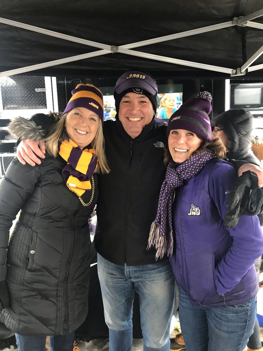 aprilcdumas's tweet photo. #JMUDukes @jasonlasky #footballinthesnow #JMUbetterwin https://t.co/gbjy6ecHfq