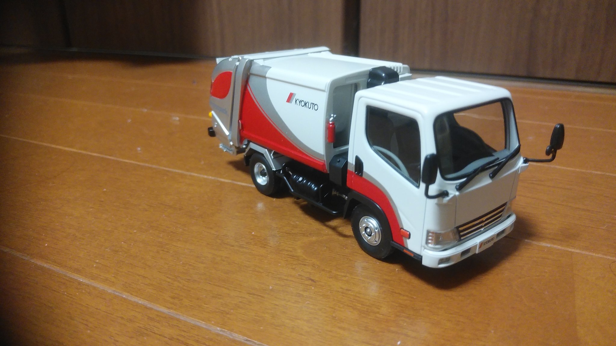 京商 1/43 極東開発工業 ゴミ収集車 プレスパック パッカー車