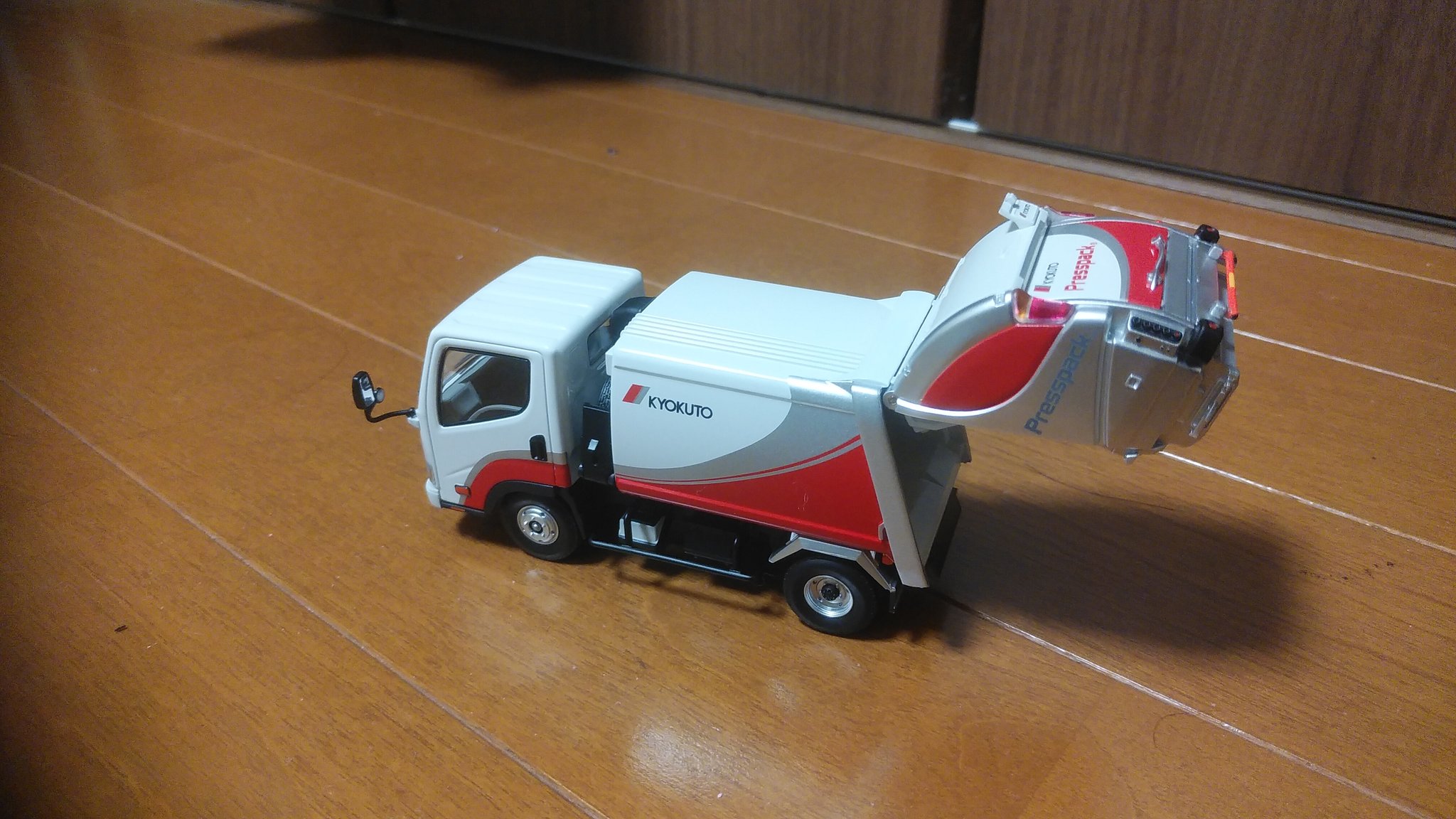 京商 1/43 極東開発工業 ゴミ収集車 プレスパック パッカー車