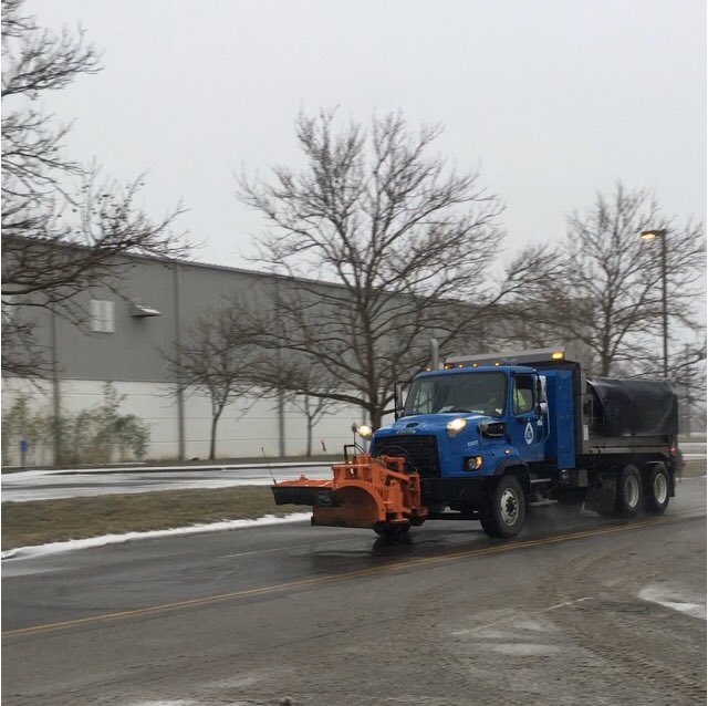MaggieBikesKC's tweet photo. One more #snowpost: itโs pretty cool to see the level of collaboration involved w/ snow operations. @KCMOParks, @KCMOwater, & #SolidWaste help out #PublicWorks during big events. Thanks guys! #teamwork โ๏ธ https://t.co/zn3aM81KLF
