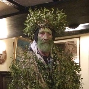 ColwallOrchard's tweet photo. Here's a face we know and love, #MistletoeMan getting ready for next week's Colwall Wassail. Saturday 18th January. Can't wait. Ticket entry only. https://t.co/NL91Sqc4FN @timthefruit @wendorch @ColwallWingsWI @ColwallPrimary @Colwall_Rotary @malvernhillshr https://t.co/I38WfP0lXO