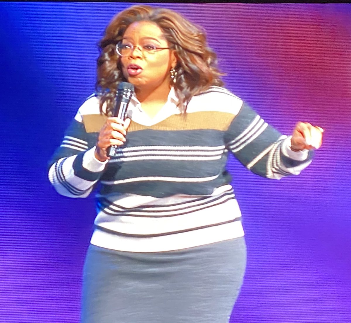 KathyGullickson's tweet photo. Oprah shares her love of purple (Prince &amp; the Vikings)with MN. #Oprahs2020VisionTour https://t.co/gegViI436m
