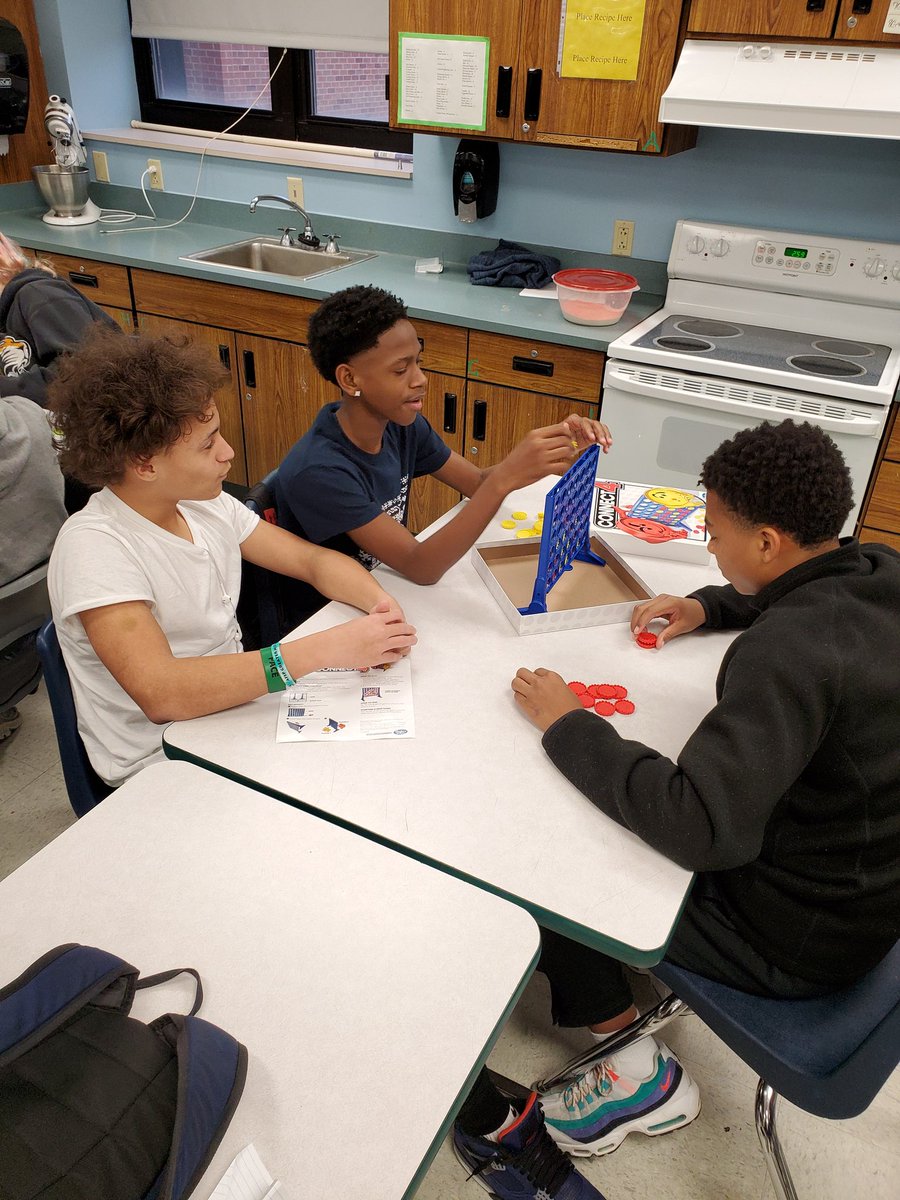 IBrake4FACS's tweet photo. The 8th graders didn't want to let me see them having fun, but I caught them anyway!  #FACSclass #teambuilding #lmsleopards https://t.co/AuAeeblWaI