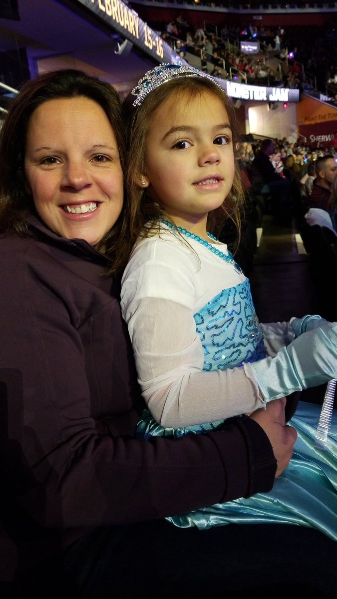 jorge01234's tweet photo. #disneyonice https://t.co/syJkEJpyzR