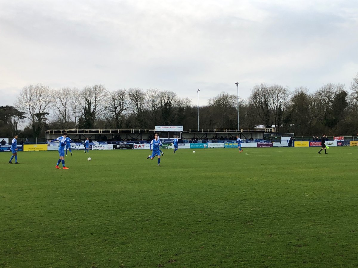 A_Raz9's tweet photo. Ground #249. Leiston FC. #groundhopping. Nice set up here. Would be great on a summerβs day. Sadly today is anything but that. π₯Ά. Pitch is great for the time of year. An undeserved 2-1 lead for Leiston at HT. #cheersref https://t.co/Awl00F7HdQ