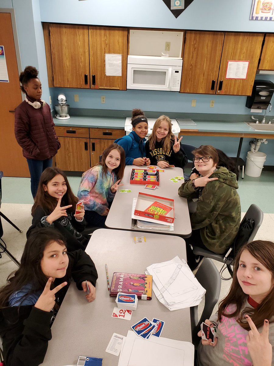 IBrake4FACS's tweet photo. More fun with 6th graders and team building with games! #FACSclass #teambuilding #lmsleopards https://t.co/919V7gJIqK