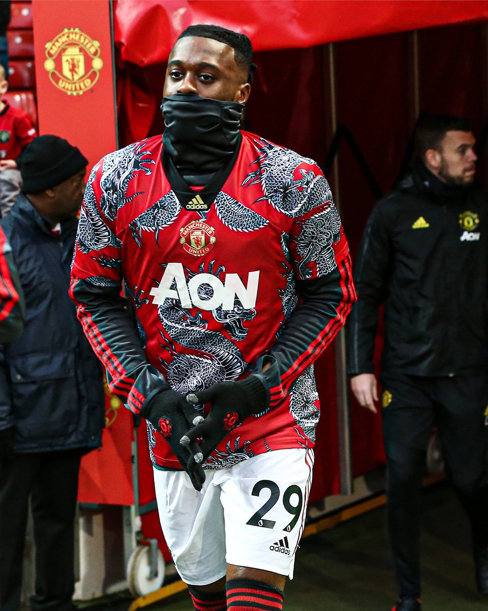 A Chinese New Year kit for Manchester United's warm-up today 🐍, image size:960x1200