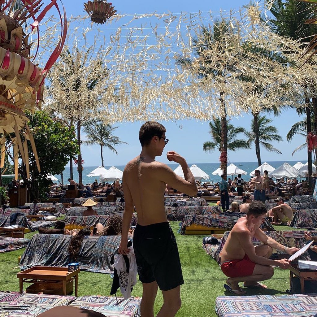 19. His love for traveling and exploring new place; it makes us happy to see him getting to do things that he loves outside work (and to be frank, jealous too we want to travel like him too!)  Hoon knows how to enjoy life   #HappySeunghoonDay  #SayMyNameSeunghoon